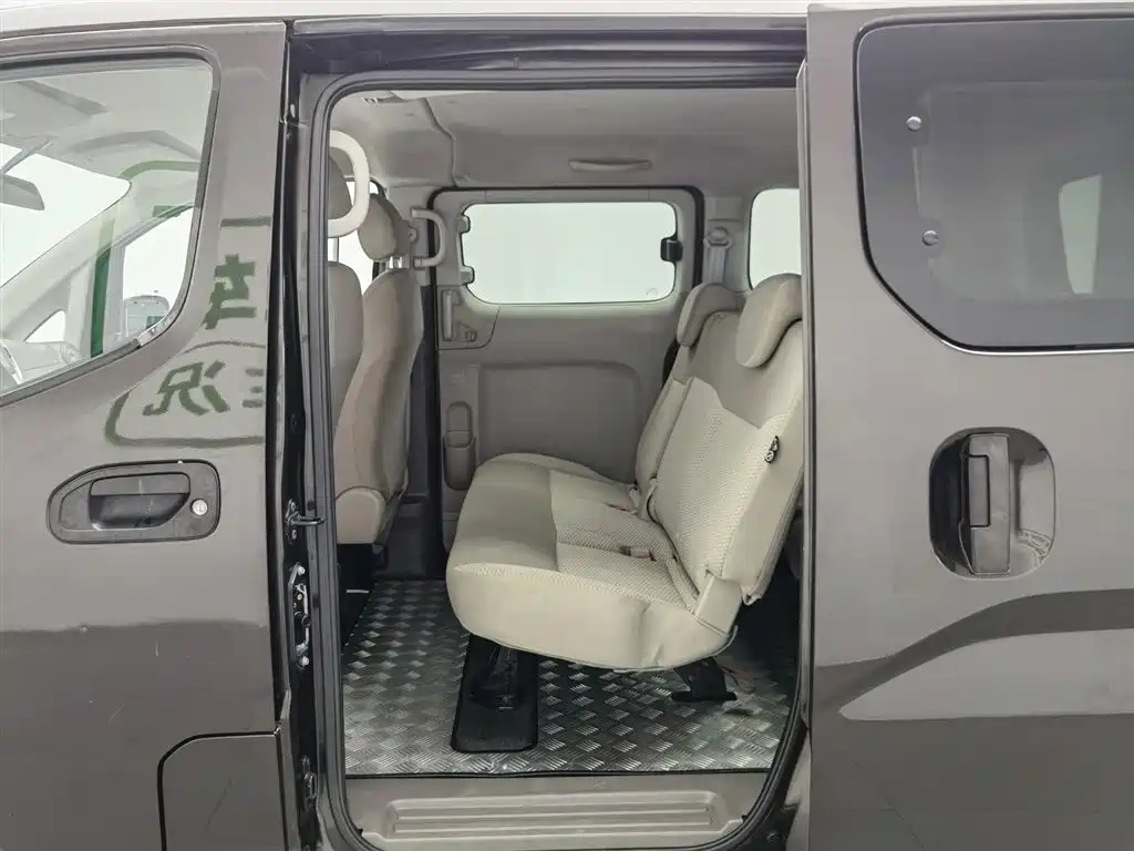 Nissan NV200 2014 — фото 15
