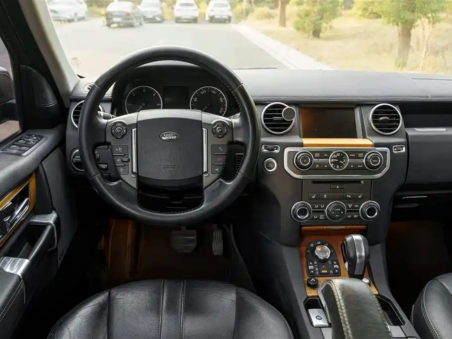 Land Rover Discovery 2012 — фото 14