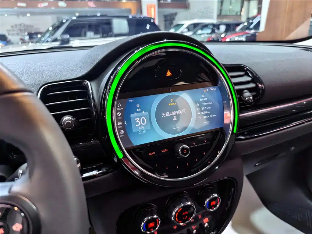 MINI Clubman 2024 — фото 10