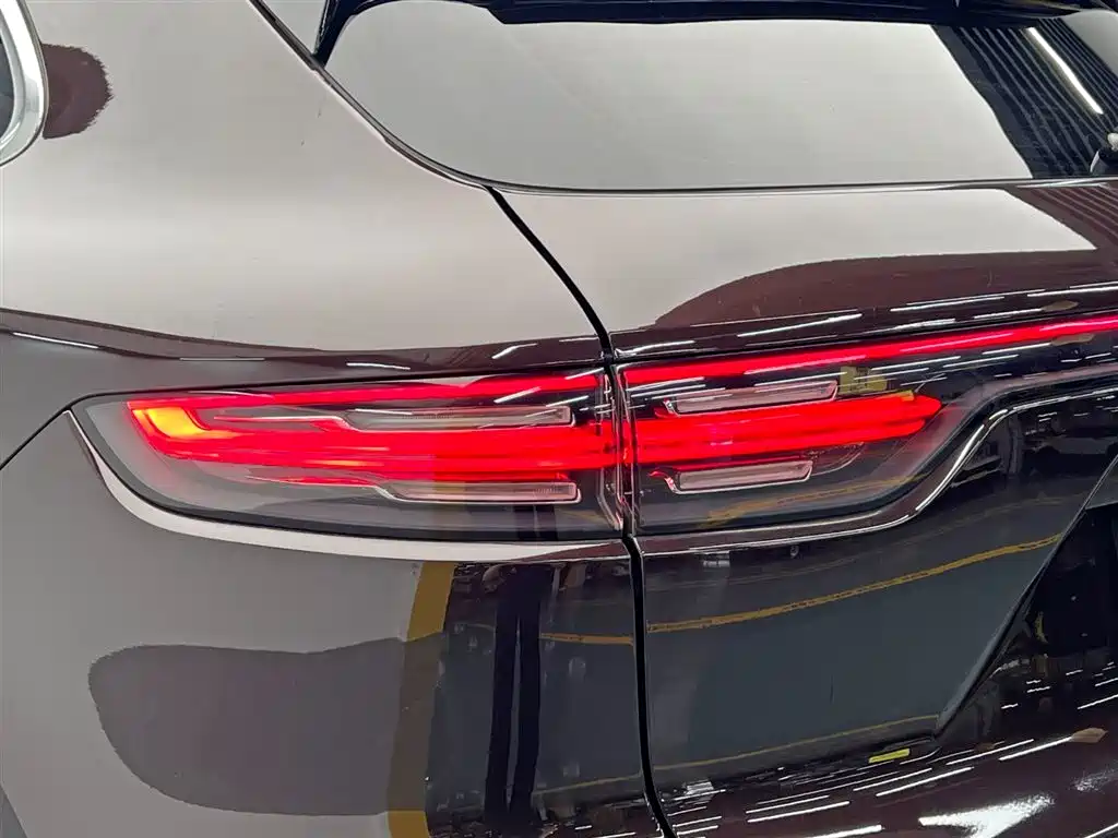 Porsche Cayenne Hybrid 2019 — фото 10
