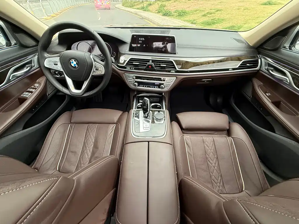BMW 7 Series 2018 — фото 13