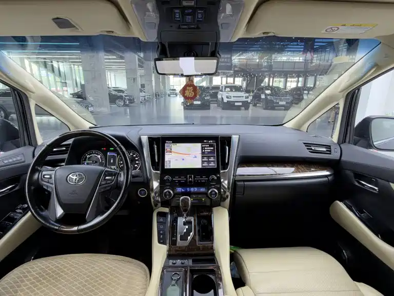 Toyota Alphard 2022 — фото 11