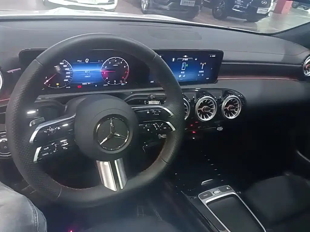 Mercedes-Benz A-Class 2025 — фото 10