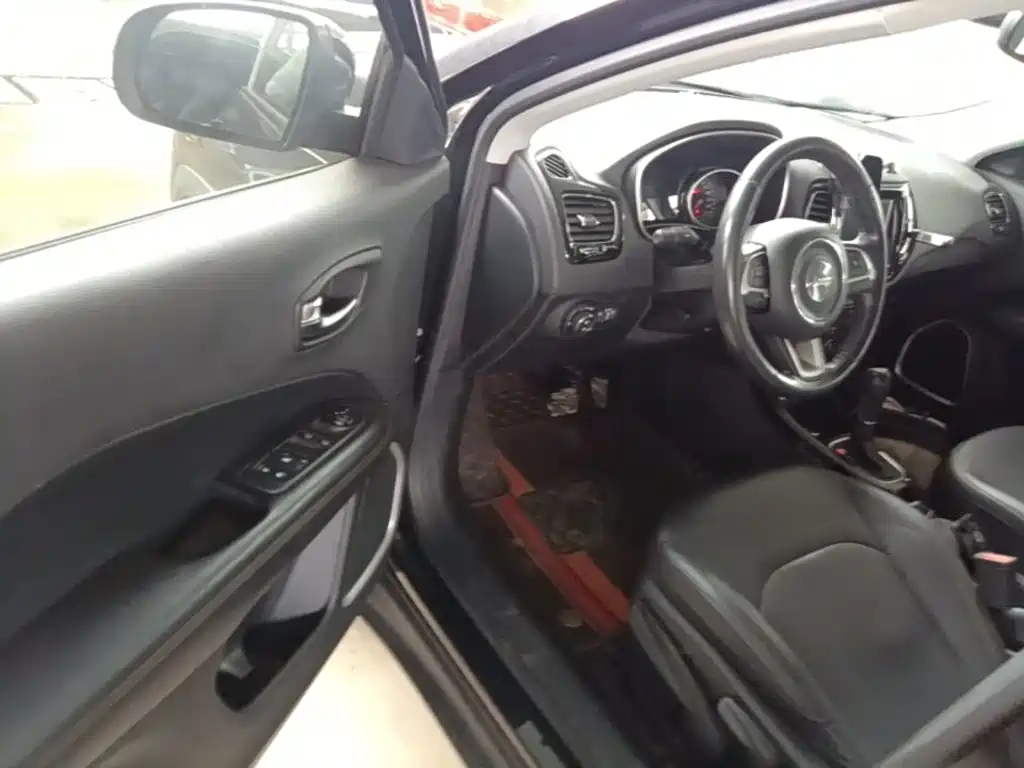 Jeep Compass 2019 — фото 16