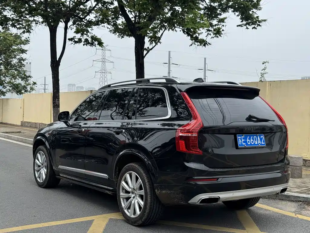 Volvo XC90 2018 — фото 16