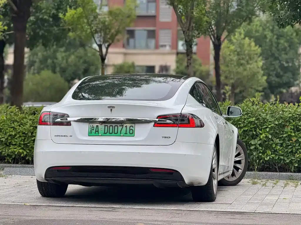 Tesla Model S 2016 — фото 9