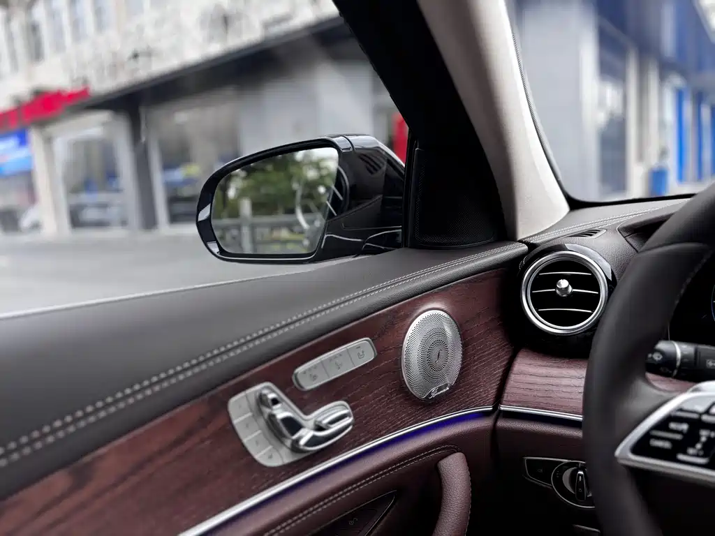 Mercedes-Benz E-Class 2023 — фото 16