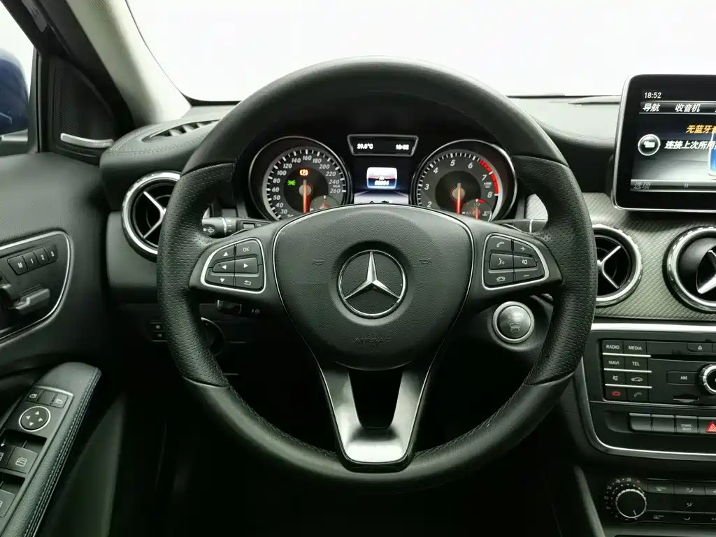 Mercedes-Benz GLA 2016 — фото 11