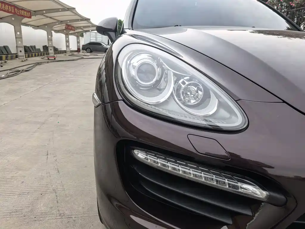 Porsche Cayenne 2014 — фото 10