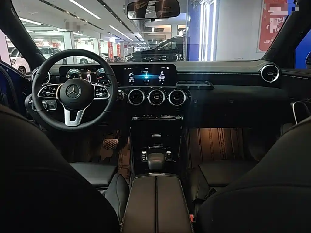 Mercedes-Benz A-Class 2021 — фото 10