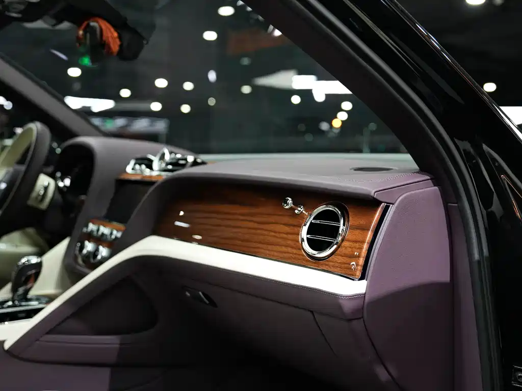 Bentley Bentayga 2023 — фото 10