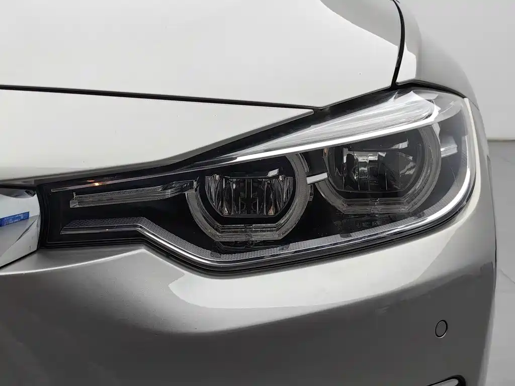 BMW 3 Series 2017 — фото 7