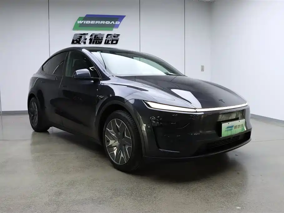 Tesla Model Y L 2026