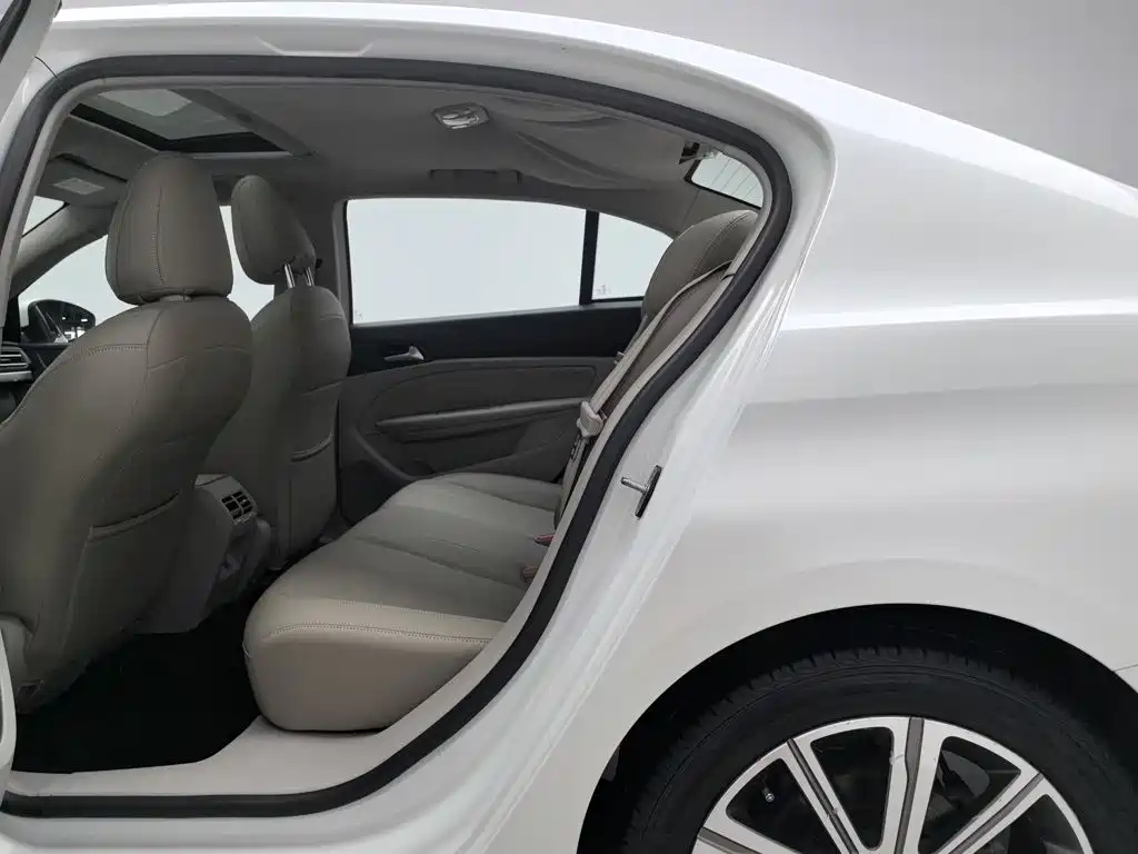 Peugeot 408 2014 — фото 15