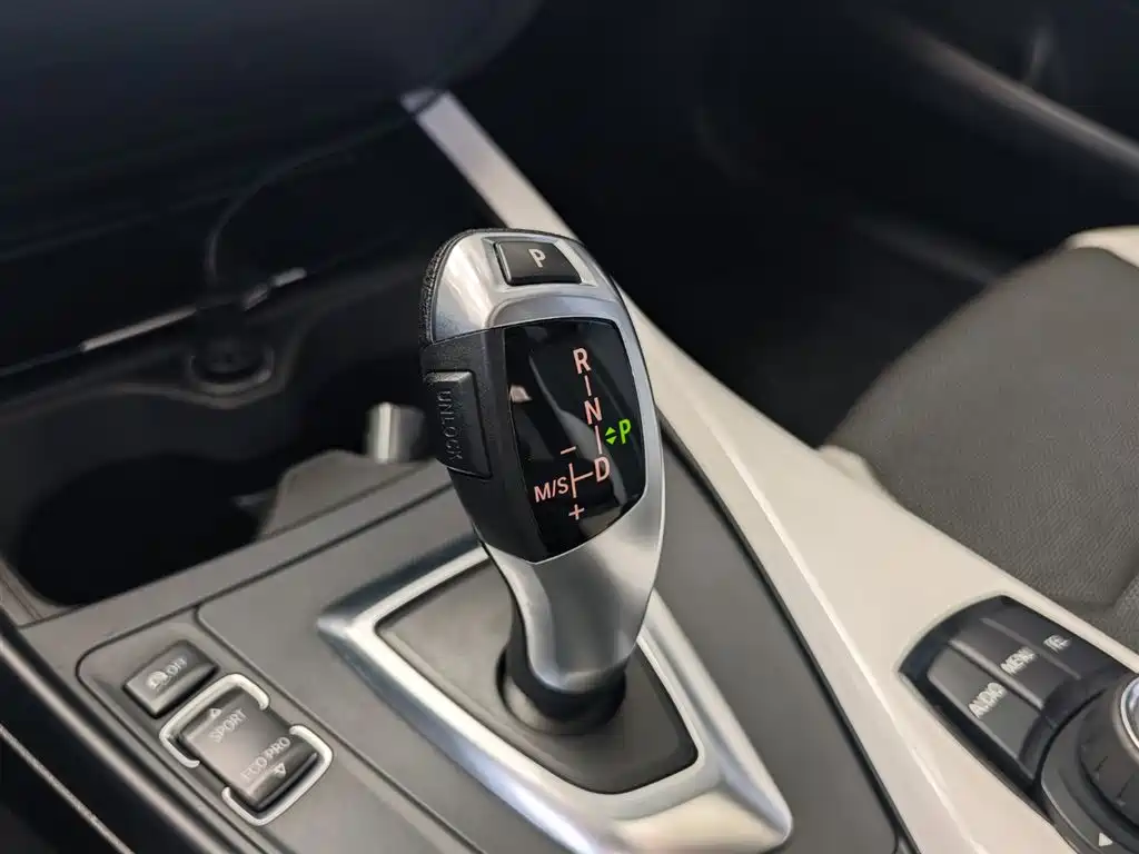 BMW 1 Series 2016 — фото 12