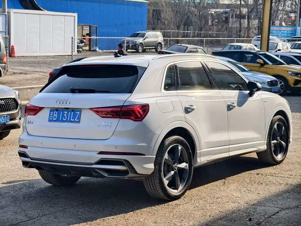 Audi Q3 2023 — фото 25
