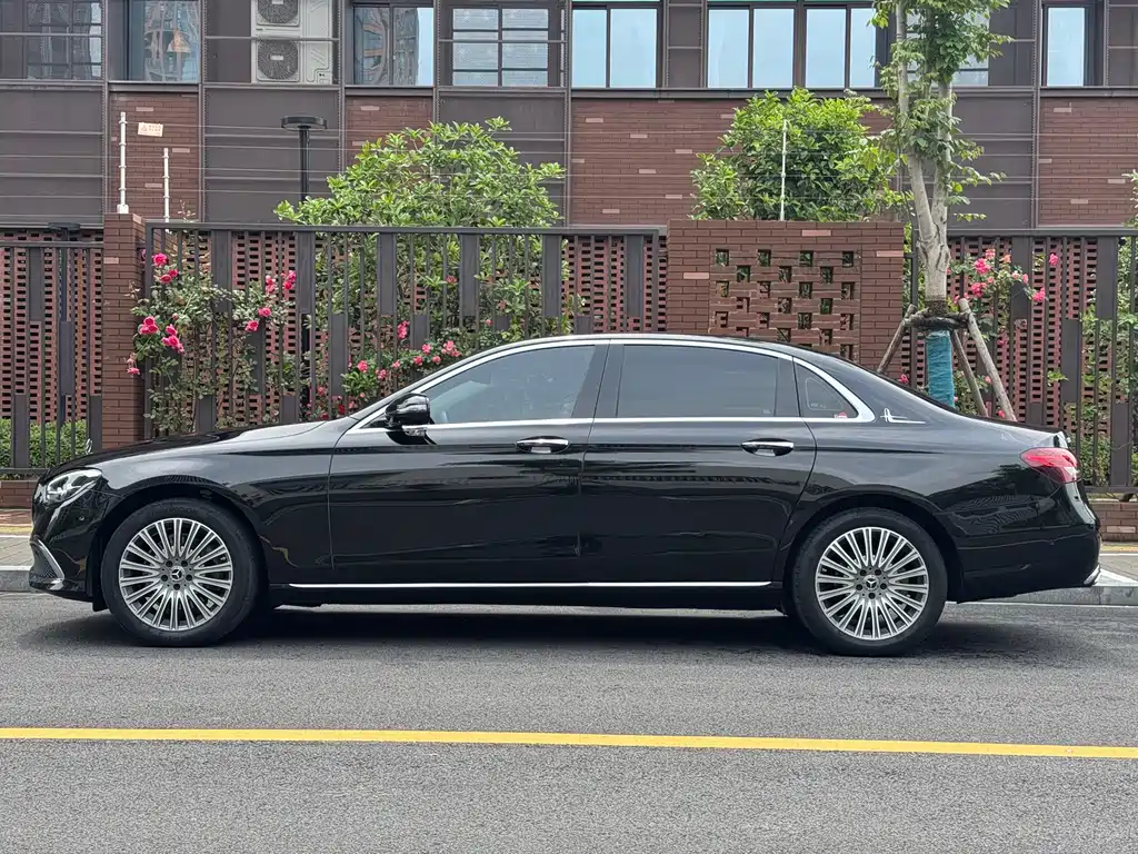 Mercedes-Benz E-Class 2023 — фото 10