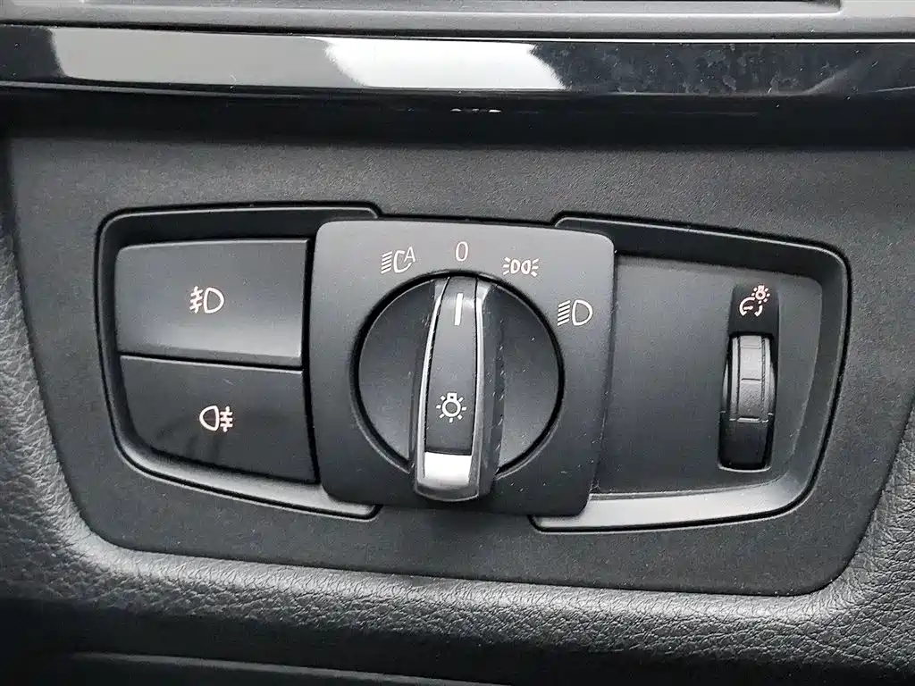 BMW 3 Series 2017 — фото 21