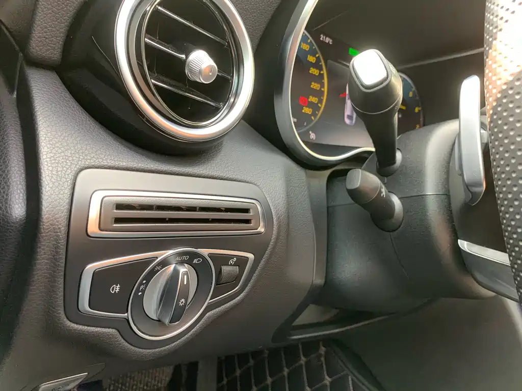 Mercedes-Benz C-Class 2020 — фото 23