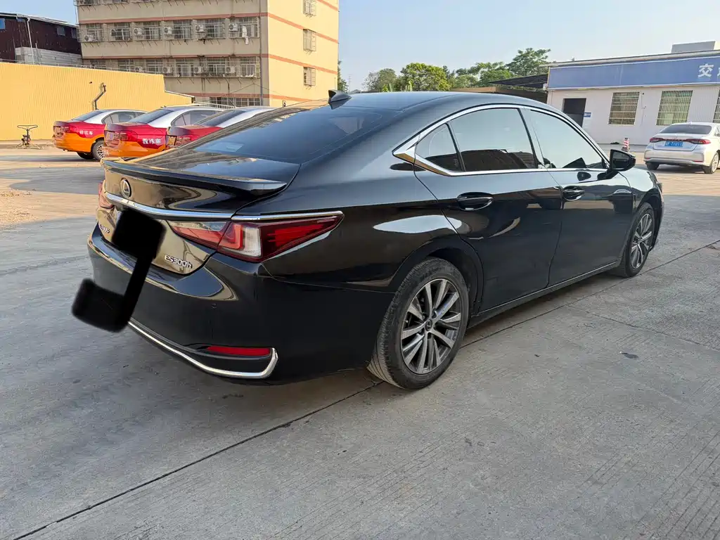 Lexus ES 2019 — фото 5