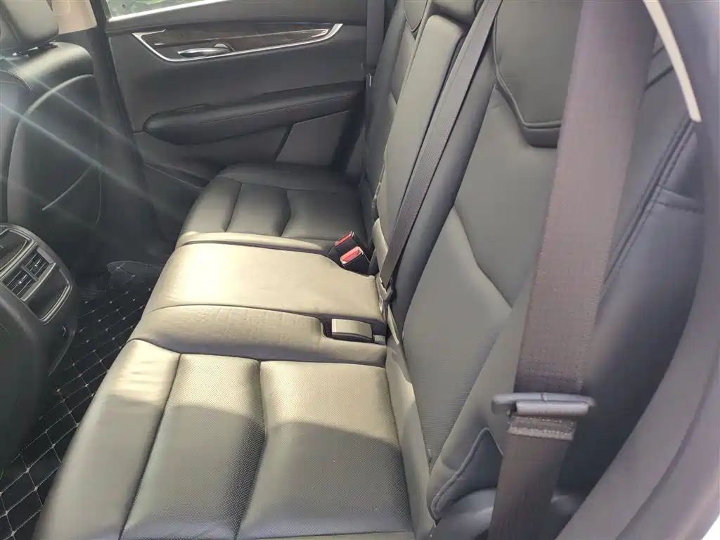 Cadillac XT5 2017 — фото 17