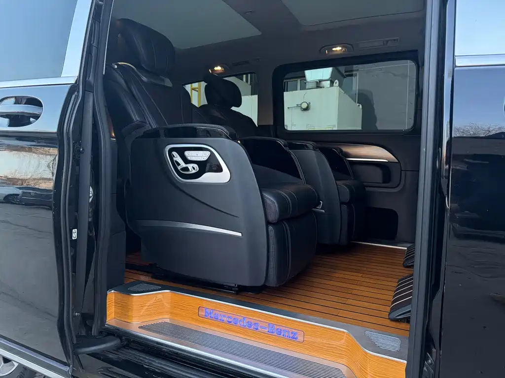 Mercedes-Benz V-Class 2022 — фото 30