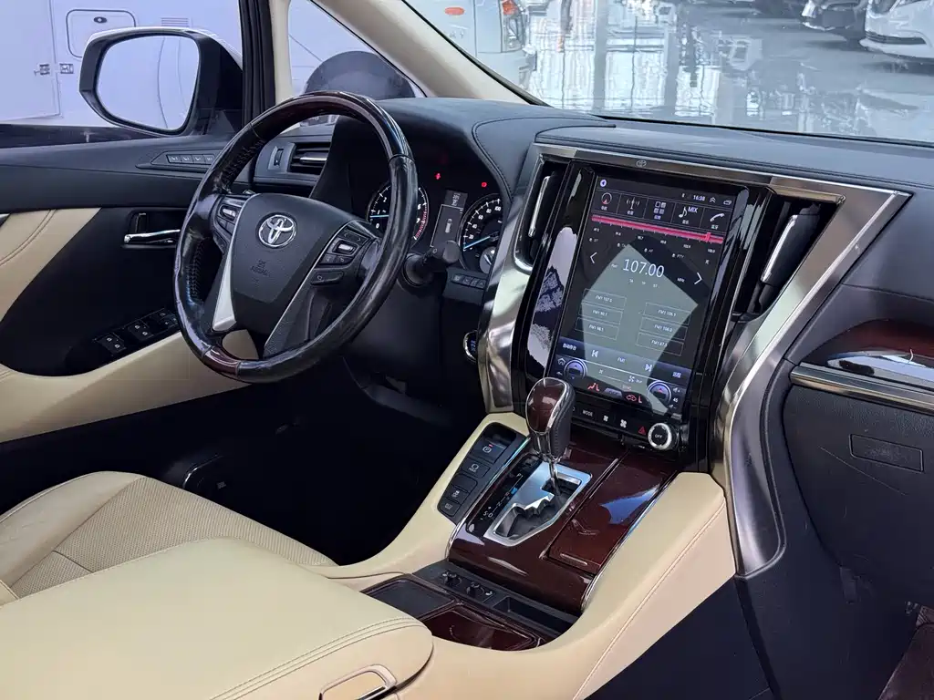Toyota Alphard 2016 — фото 11
