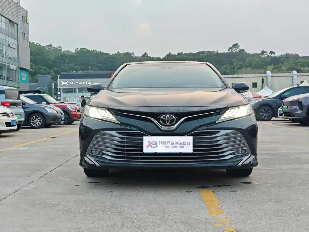 Toyota Camry 2020 — фото 2