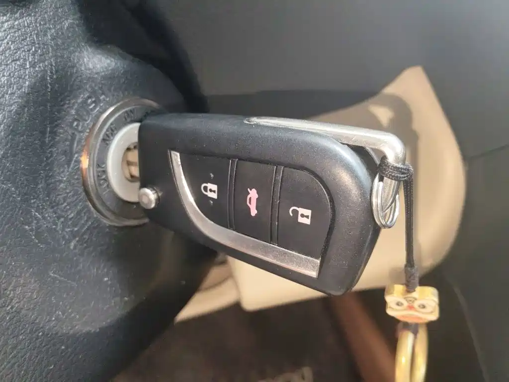 Toyota Camry 2015 — фото 12