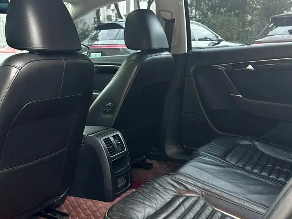 Volkswagen Magotan 2013