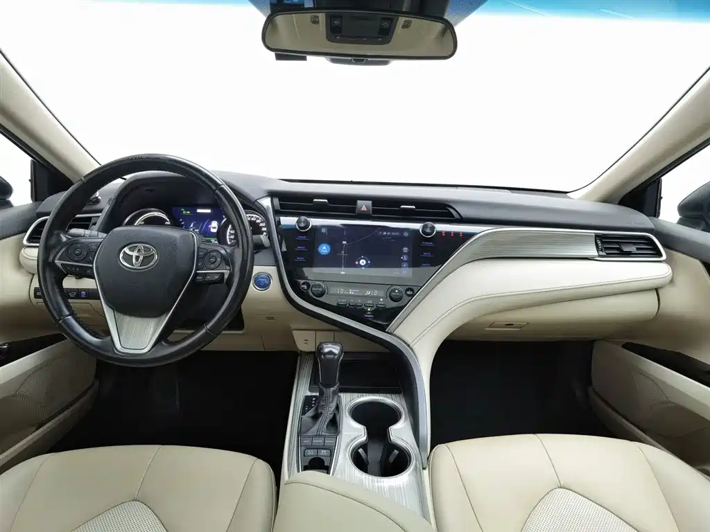 Toyota Camry 2019 — фото 5
