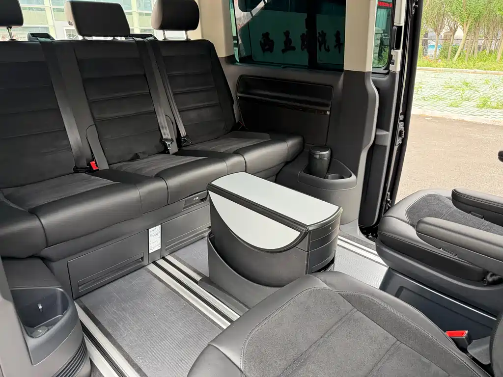 Volkswagen Multivan 2019 — фото 25
