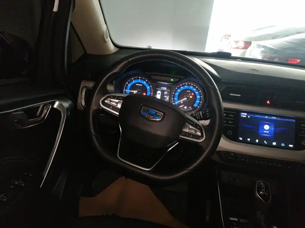 Geely Vision X3 2021 — фото 11
