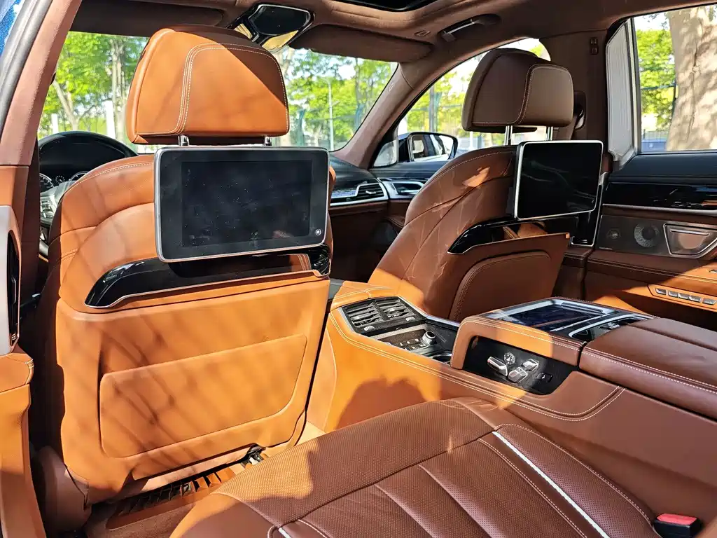 BMW 7 Series 2016 — фото 19