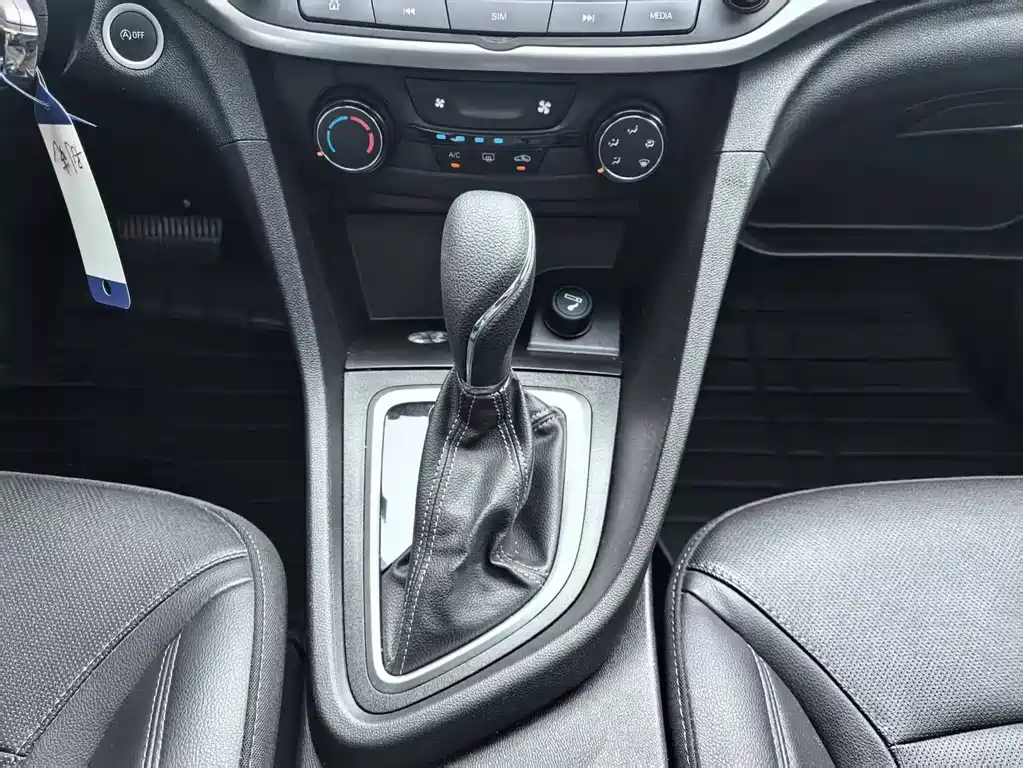 Buick Excelle 2022 — фото 19