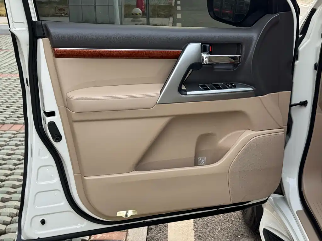 Toyota Land Cruiser 2016 — фото 13
