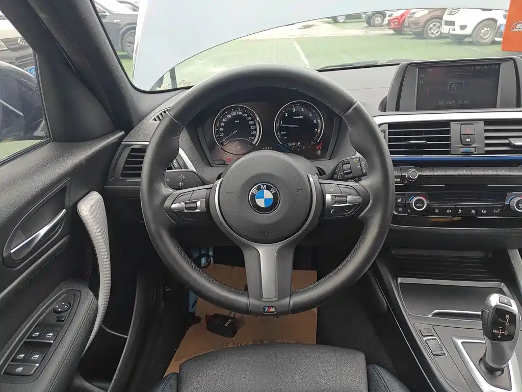 BMW 1 Series 2019 — фото 11