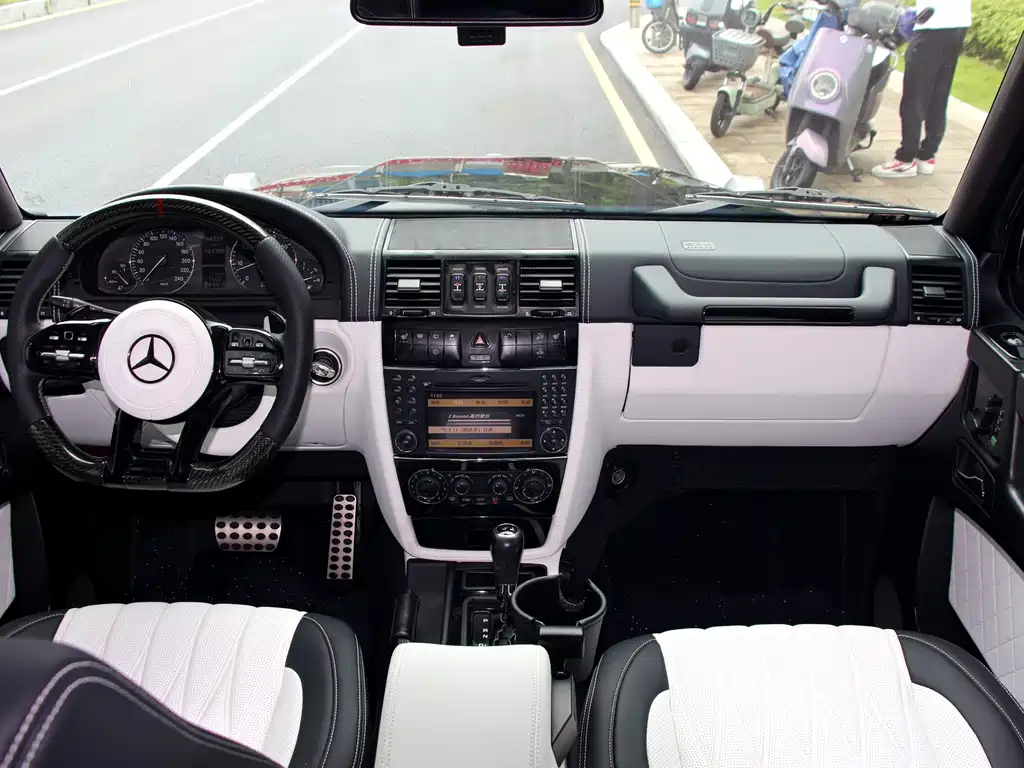 Mercedes-Benz G-Class 2011 — фото 11