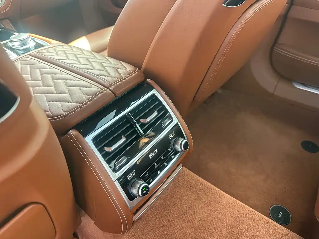 BMW 7 Series 2019 — фото 10