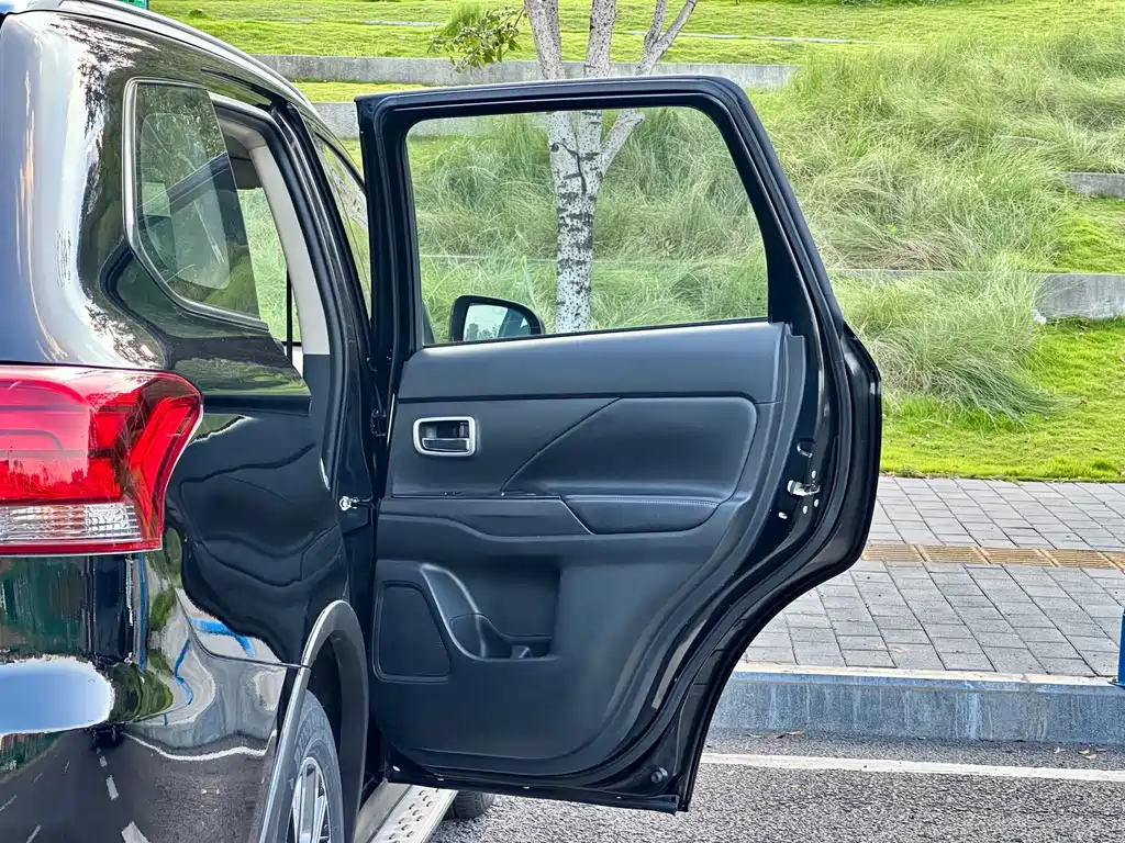 Mitsubishi Outlander 2018 — фото 28