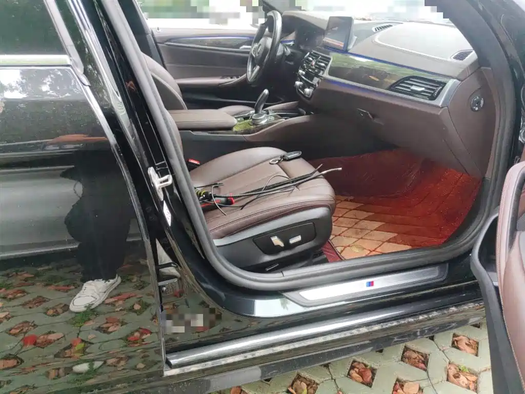 BMW 5 Series 2020 — фото 10
