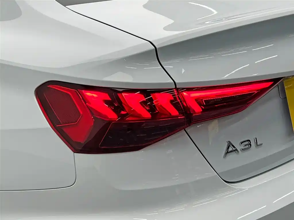 Audi A3 2024 — фото 10