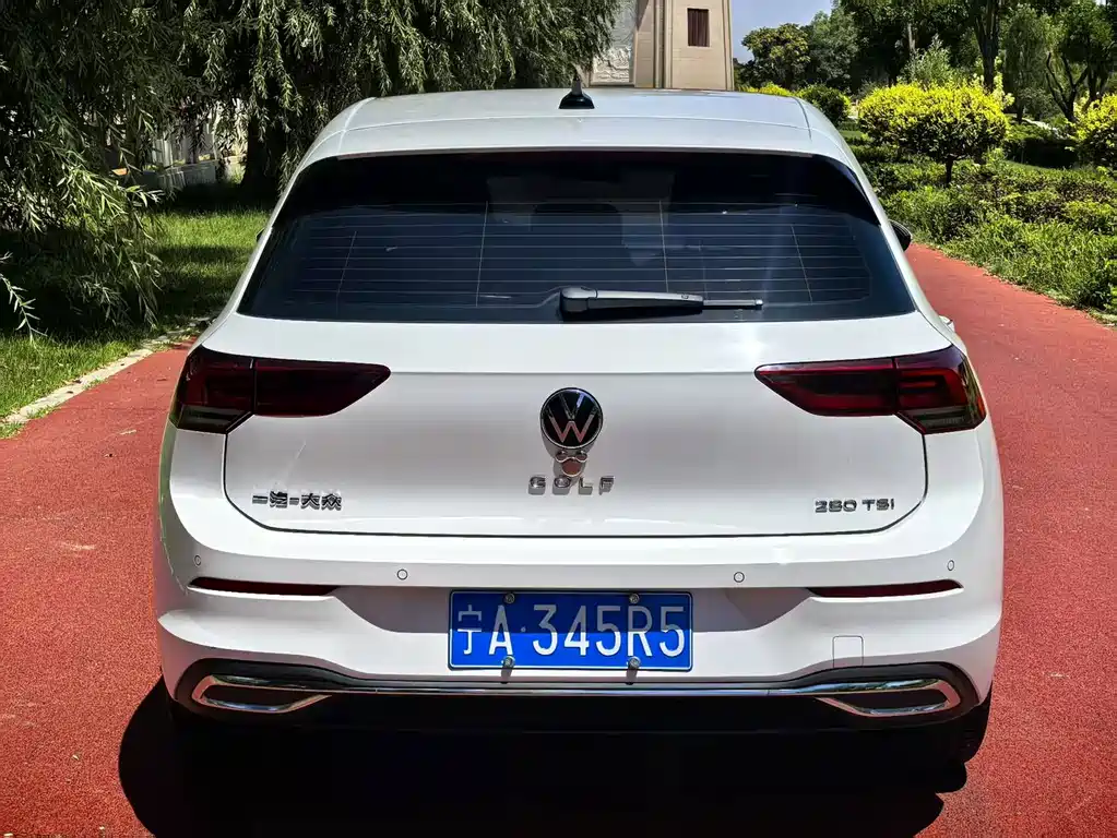 Volkswagen Golf 2024