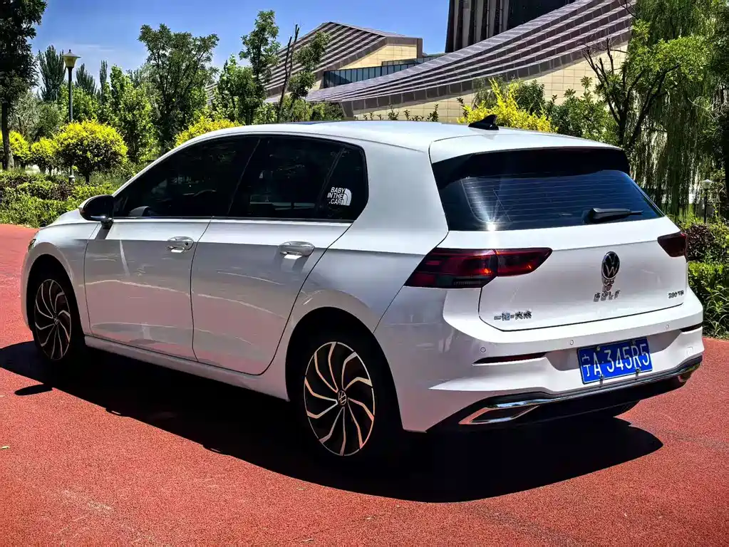 Volkswagen Golf 2024