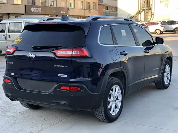 Jeep Cherokee 2016
