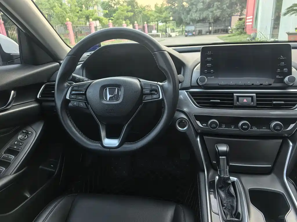 Honda Accord 2018 — фото 13
