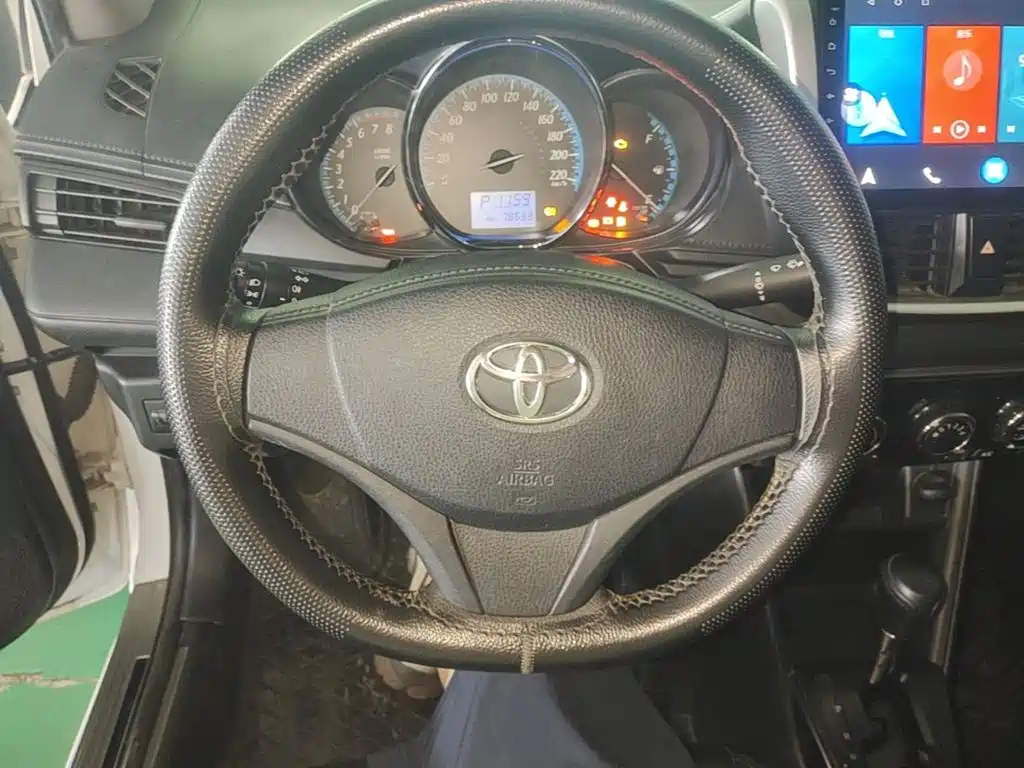 Toyota Yaris L 2017 — фото 11