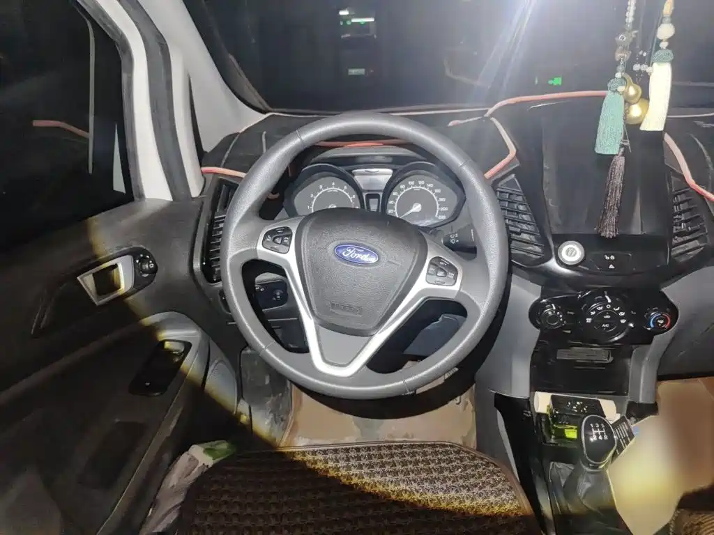 Ford Ecosport 2015 — фото 3