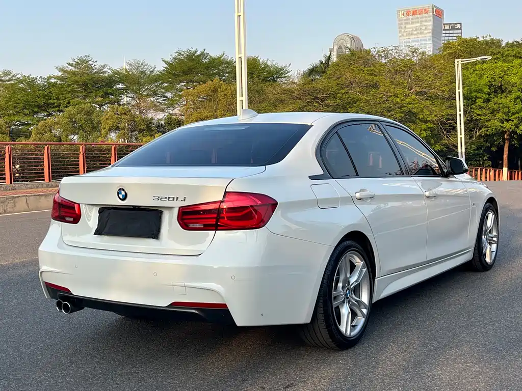 BMW 3 Series 2017 — фото 13
