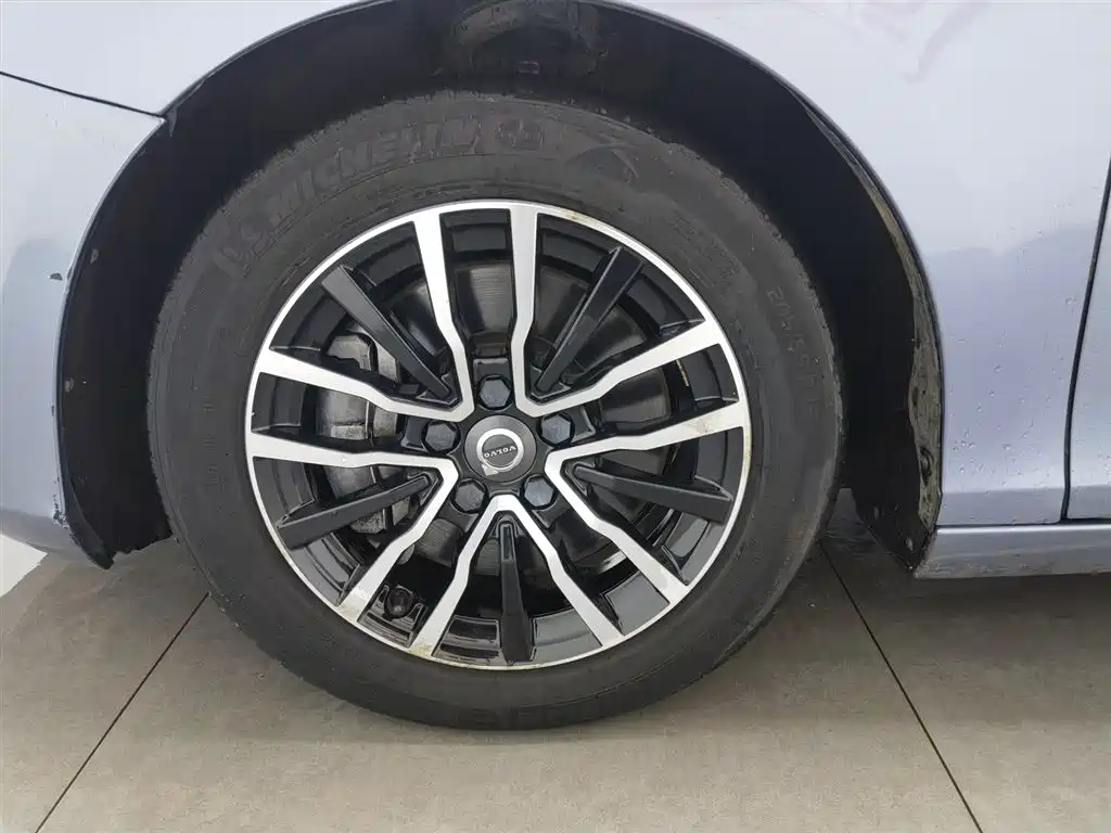 Volvo V40 2017 — фото 17